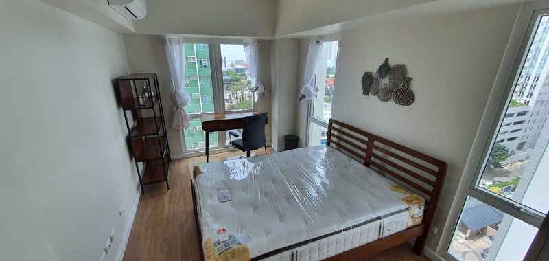 Solinea Tower 2 (2BR with balcony Condo)